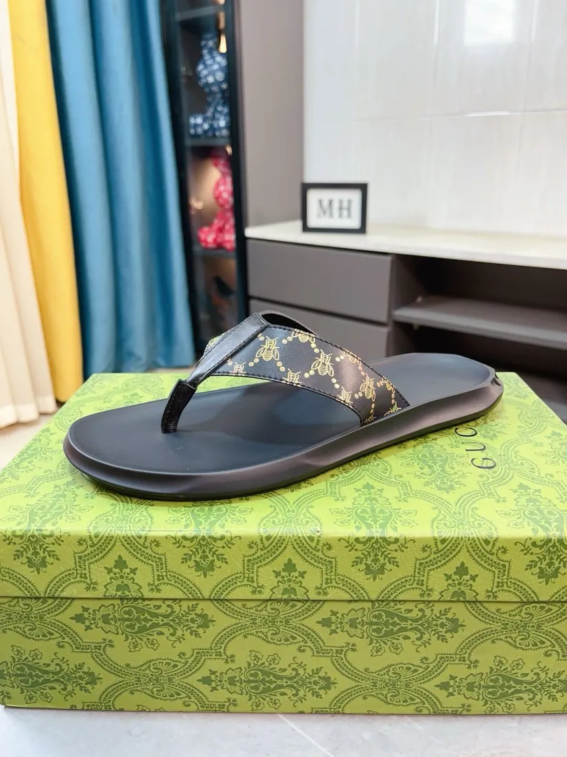 Men's shoes 💰260🌹🌹 (gucci-Gucci) New men's slippers, high-end boutique, made of cowhide, with exquisite embossed logo decoration on the upper, fine workmanship, super soft soles, casual, loose and comfortable, a must-have in summer! \nsize：38-44